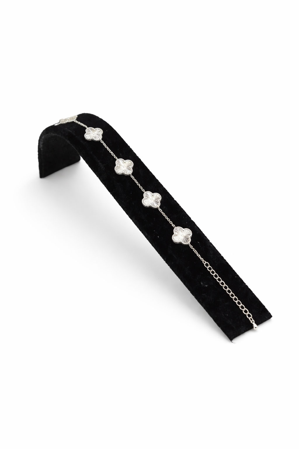 Yonca Figürlü Gümüş Renk Çelik Bileklik