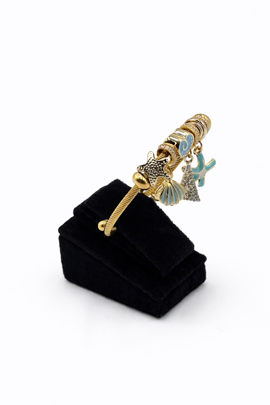 Deniz Kabuğu ve Kalp Figürlü Altın Renk Çelik Charm Bileklik