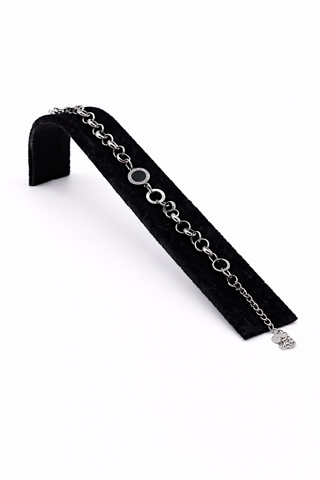 Siyah Mineli Yuvarlak Detaylı Gümüş Renk Çelik Bileklik