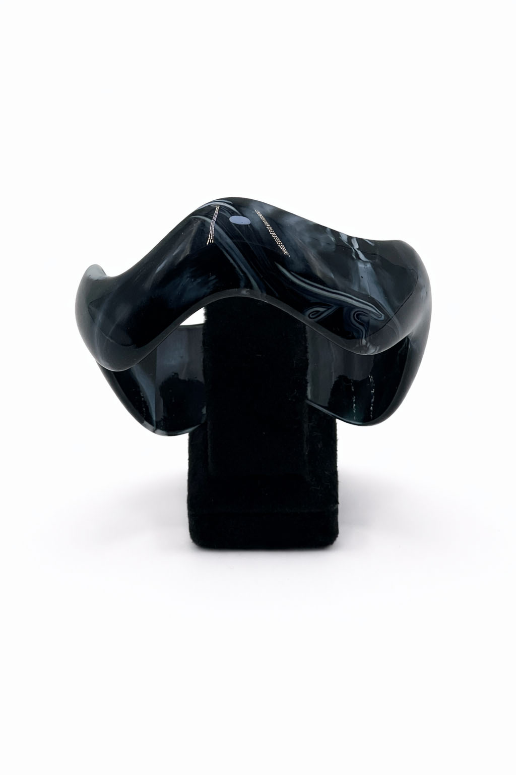 Siyah Renk Dalgalı Form Parlak Akrilik Bilezik