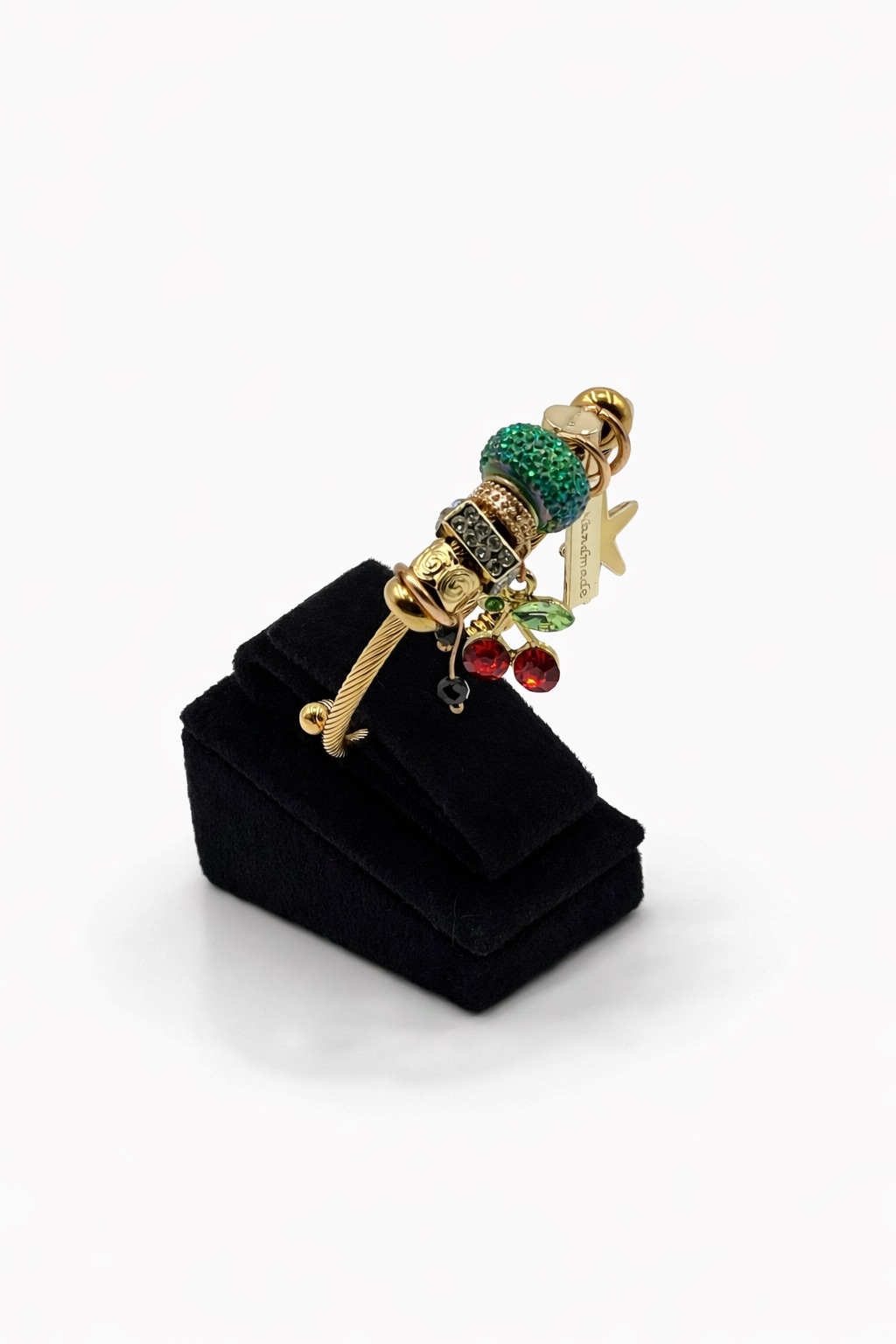 Kiraz Figürlü, Yeşil Taş Detaylı Altın Renk Çelik Charm Bileklik