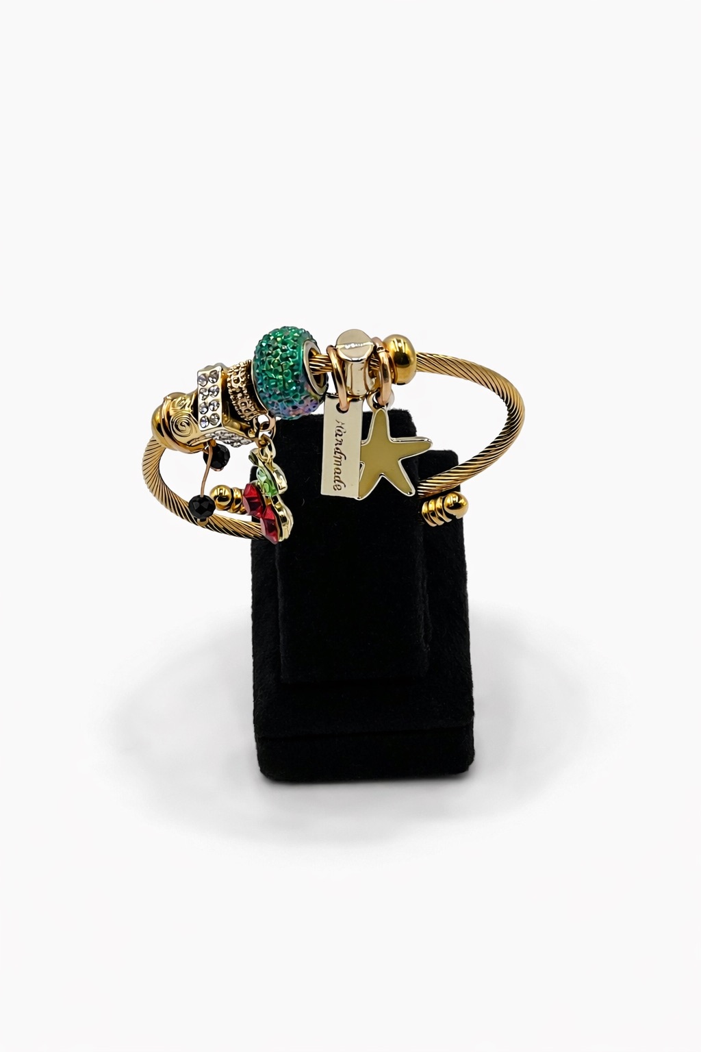 Kiraz Figürlü, Yeşil Taş Detaylı Altın Renk Çelik Charm Bileklik