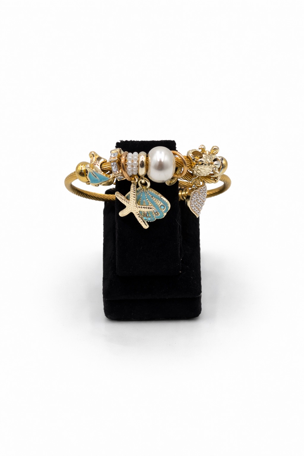 İnci ve Turkuaz Detaylı Altın Renk Çelik Charm Bileklik