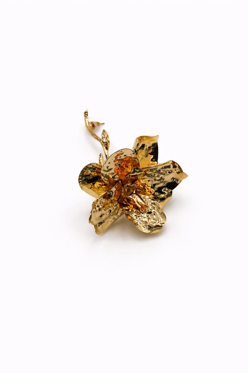 Altın Renk Çiçek Formlu Küpe