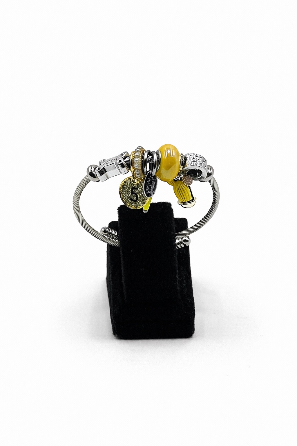 Sarı Boncuk Detaylı Gümüş Renk Çelik Charm Bileklik