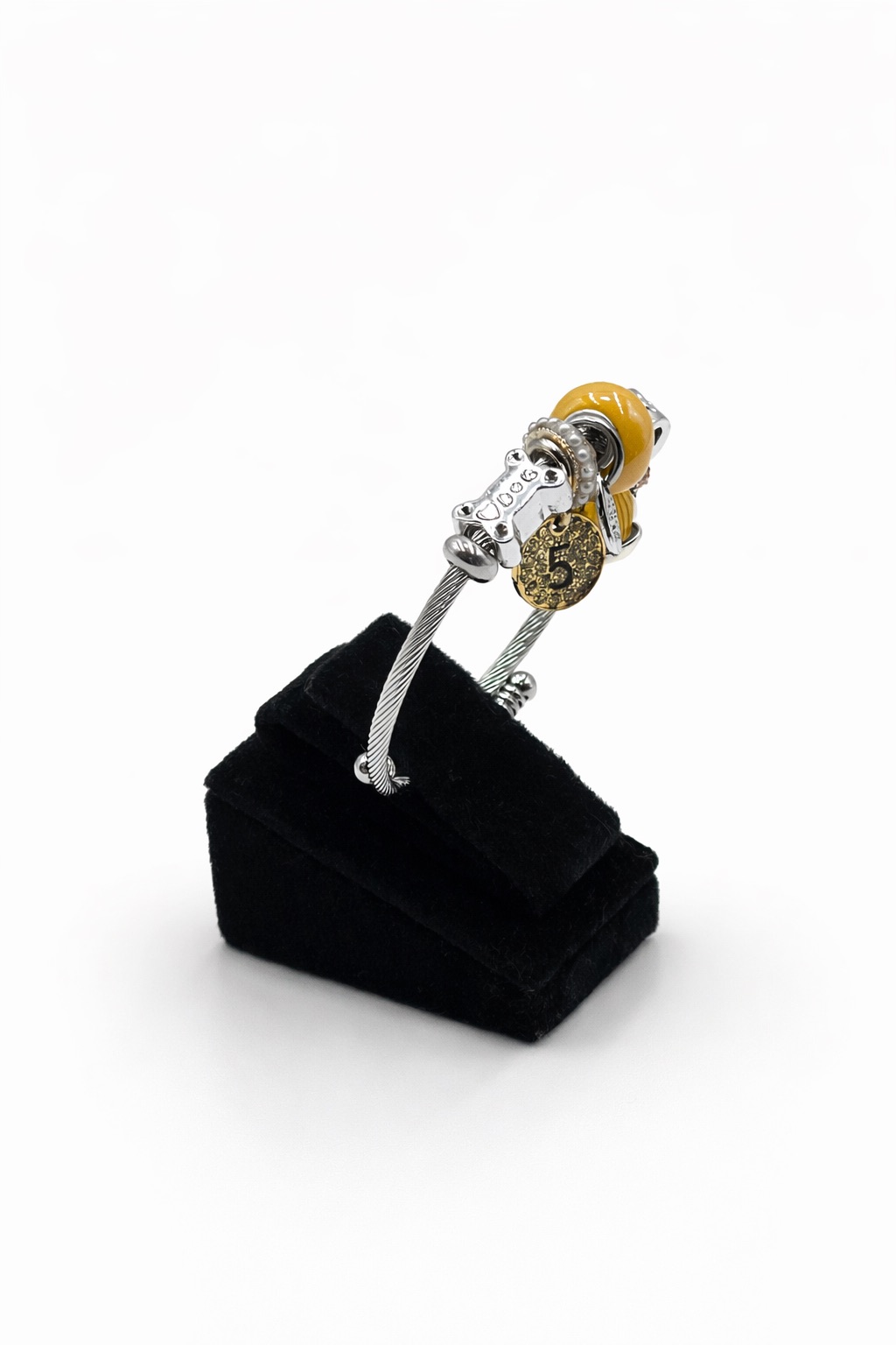 Sarı Boncuk Detaylı Gümüş Renk Çelik Charm Bileklik