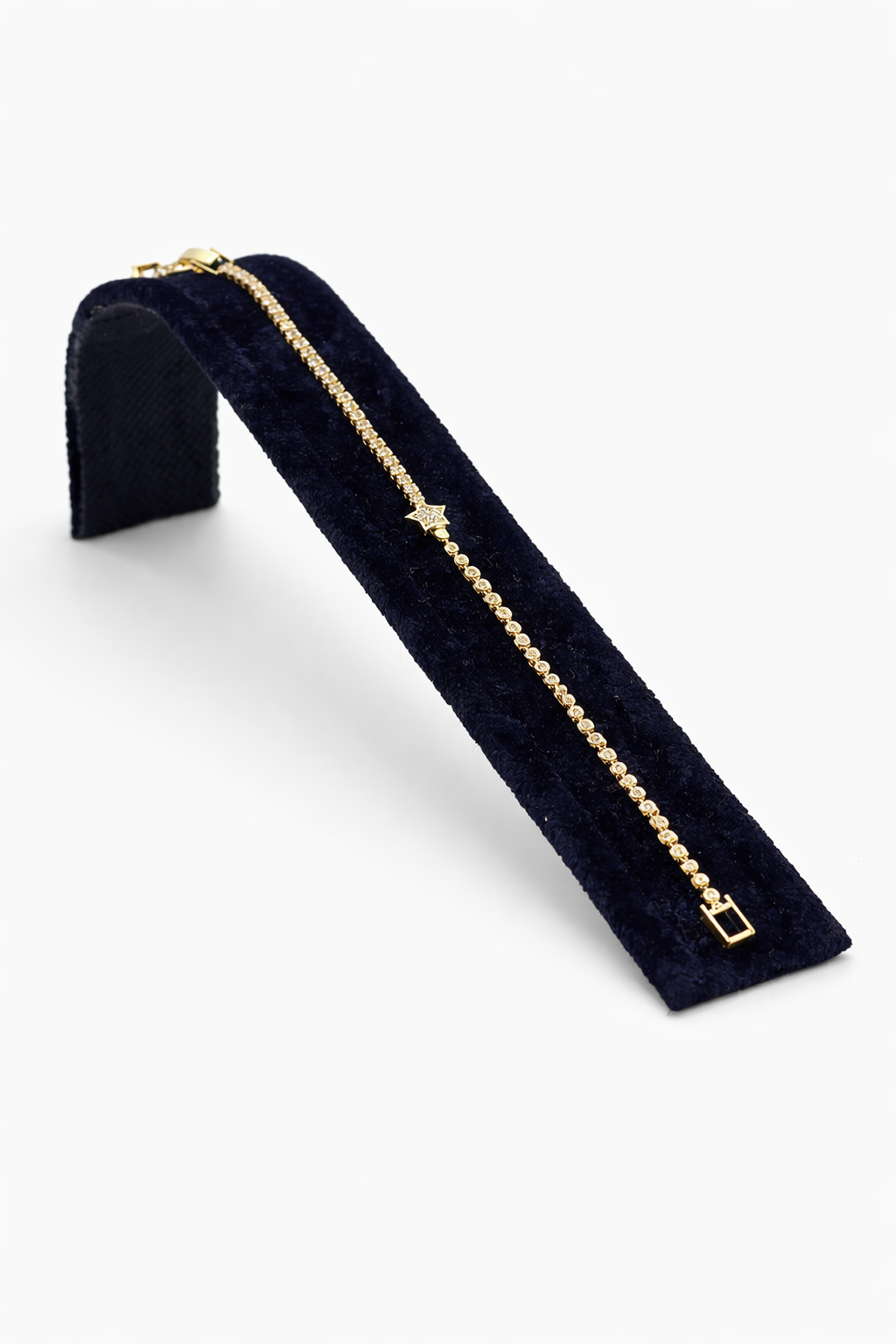 Küçük Yıldız Detaylı Zirkon Taşlı İnce Su Yolu Çelik Bileklik