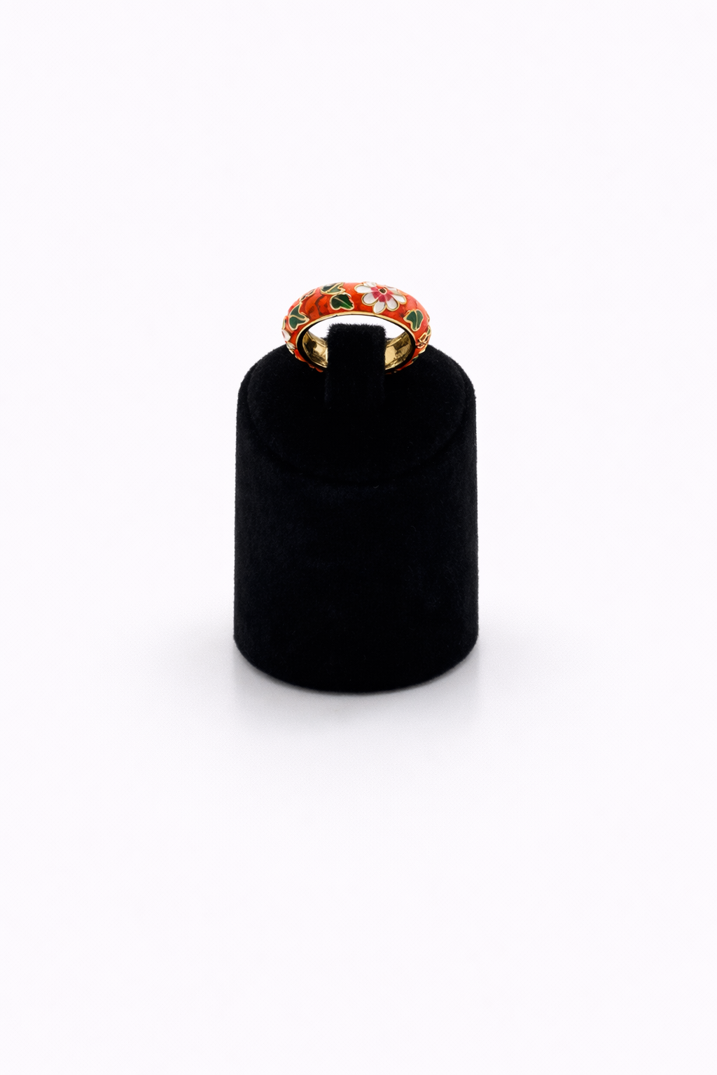 Çiçek Desenli Mineli Altın Renk Çelik Yüzük