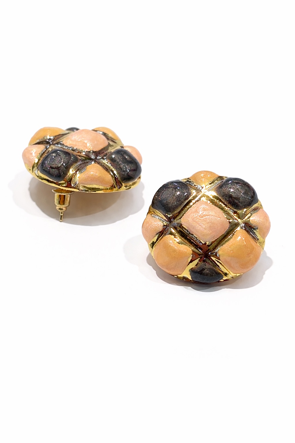 Altın Renk Detaylı Lak Kaplamalı Akrilik Bijuteri Küpe