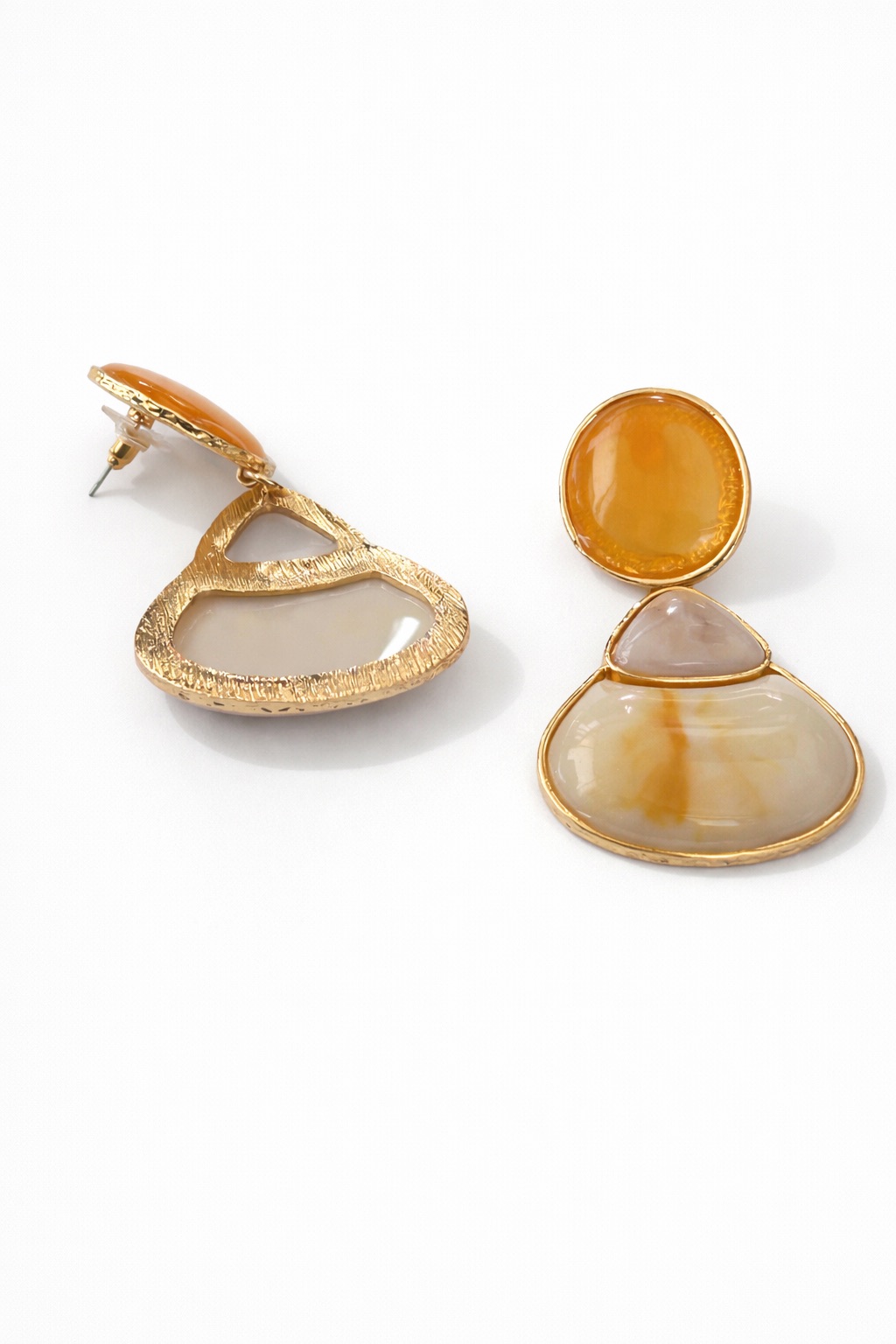 Altın Renk Çerçeveli Mermer Desenli Akrilik Küpe