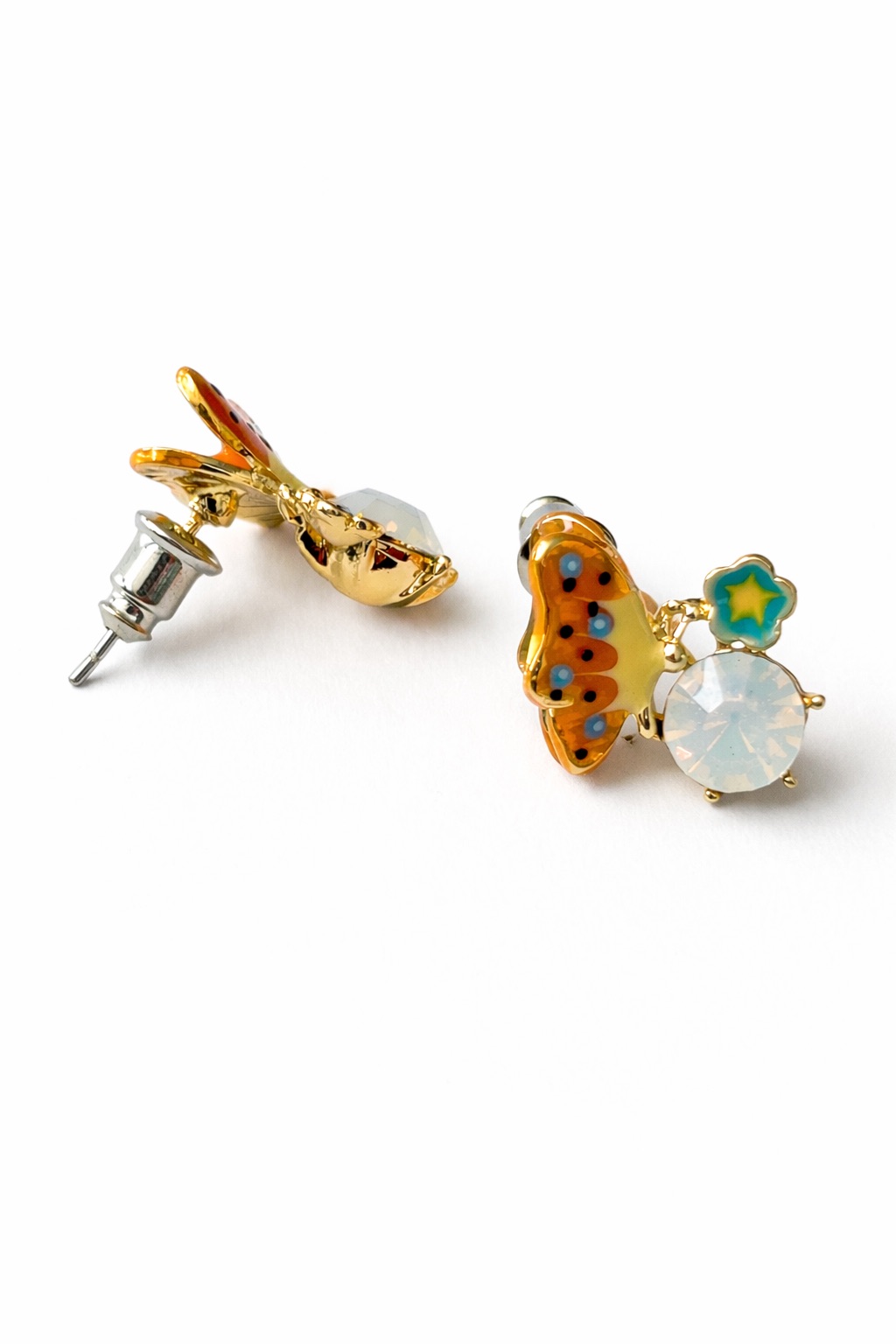 Taşlı Kelebek Model Mineli Lak Kaplama Küpe