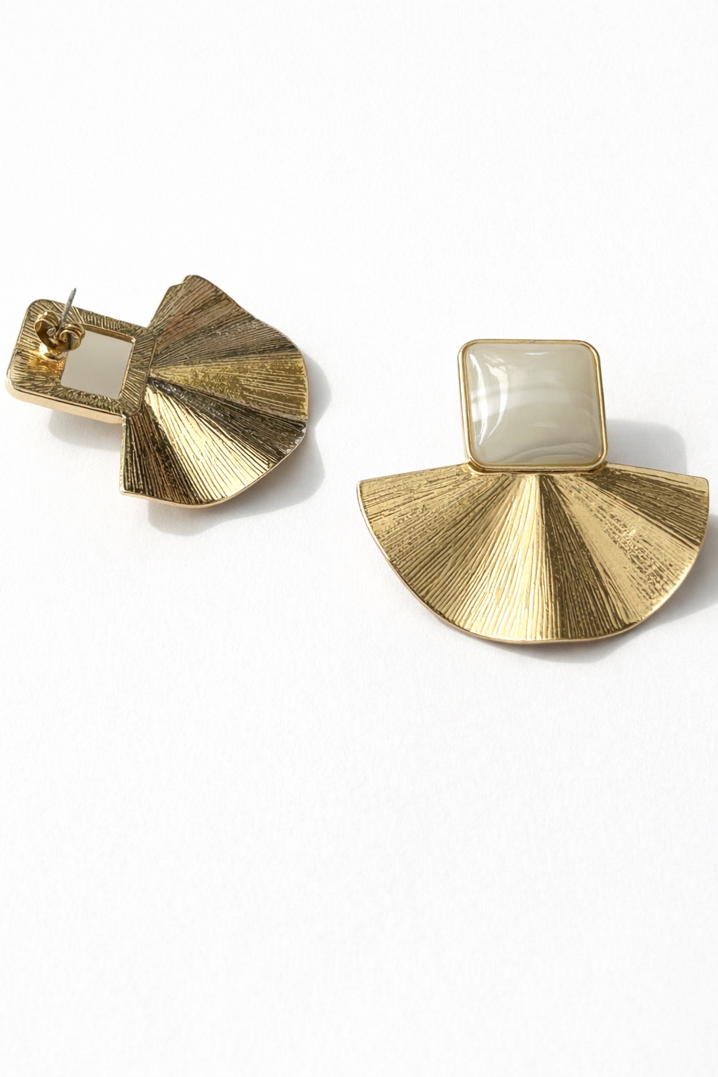 Yelpaze Model Lak Kaplama Akrilik Küpe