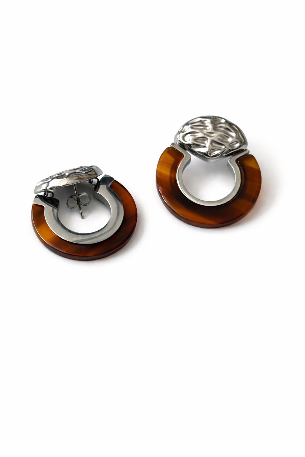 Sedef Detaylı Halka Gümüş Renk Çelik Küpe Sedef Detaylı Halka Gümüş Renk Çelik Küpe