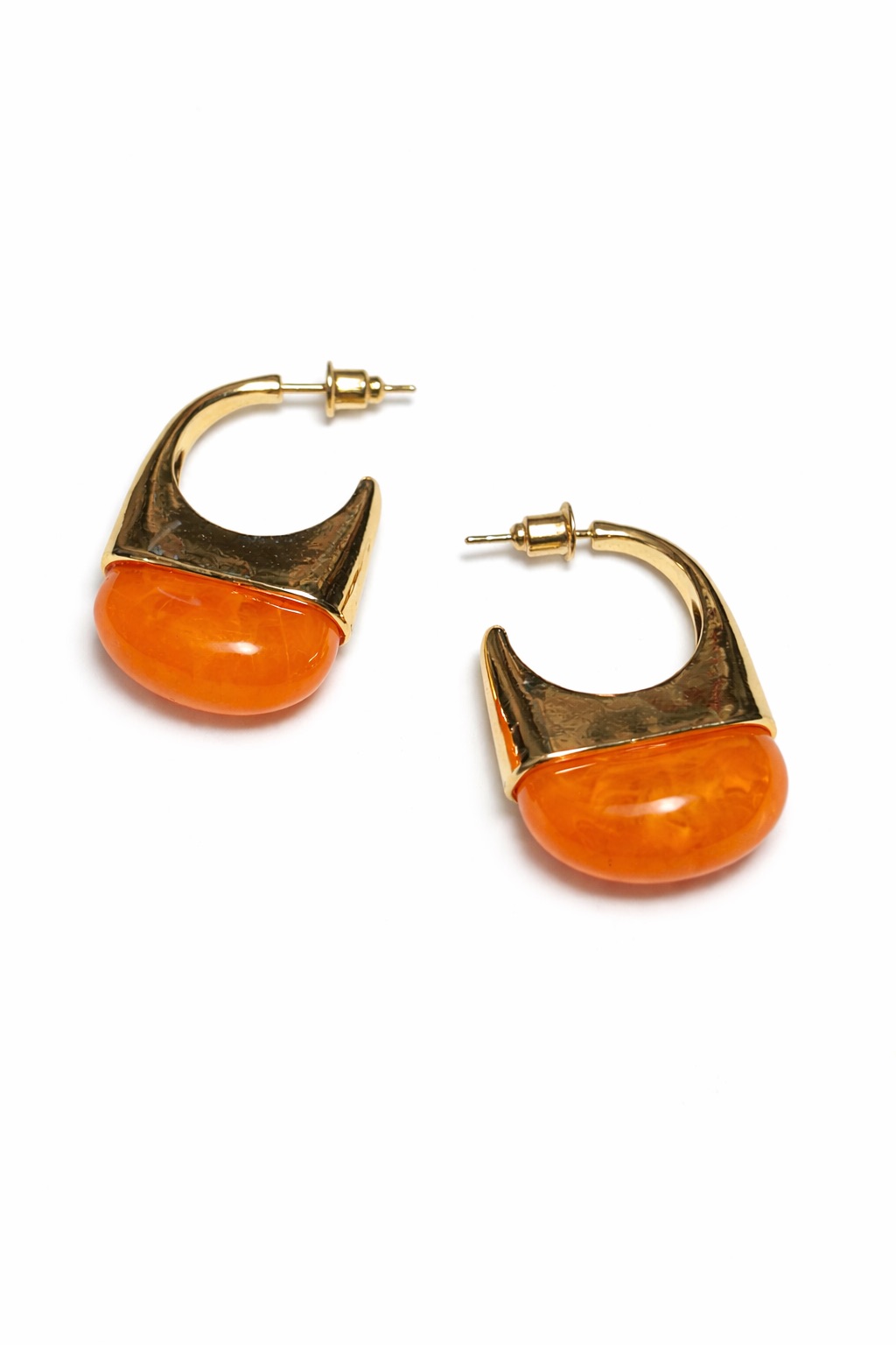 Altın Renk Lak Kaplama Yarım Kubbe Akrilik Küpe