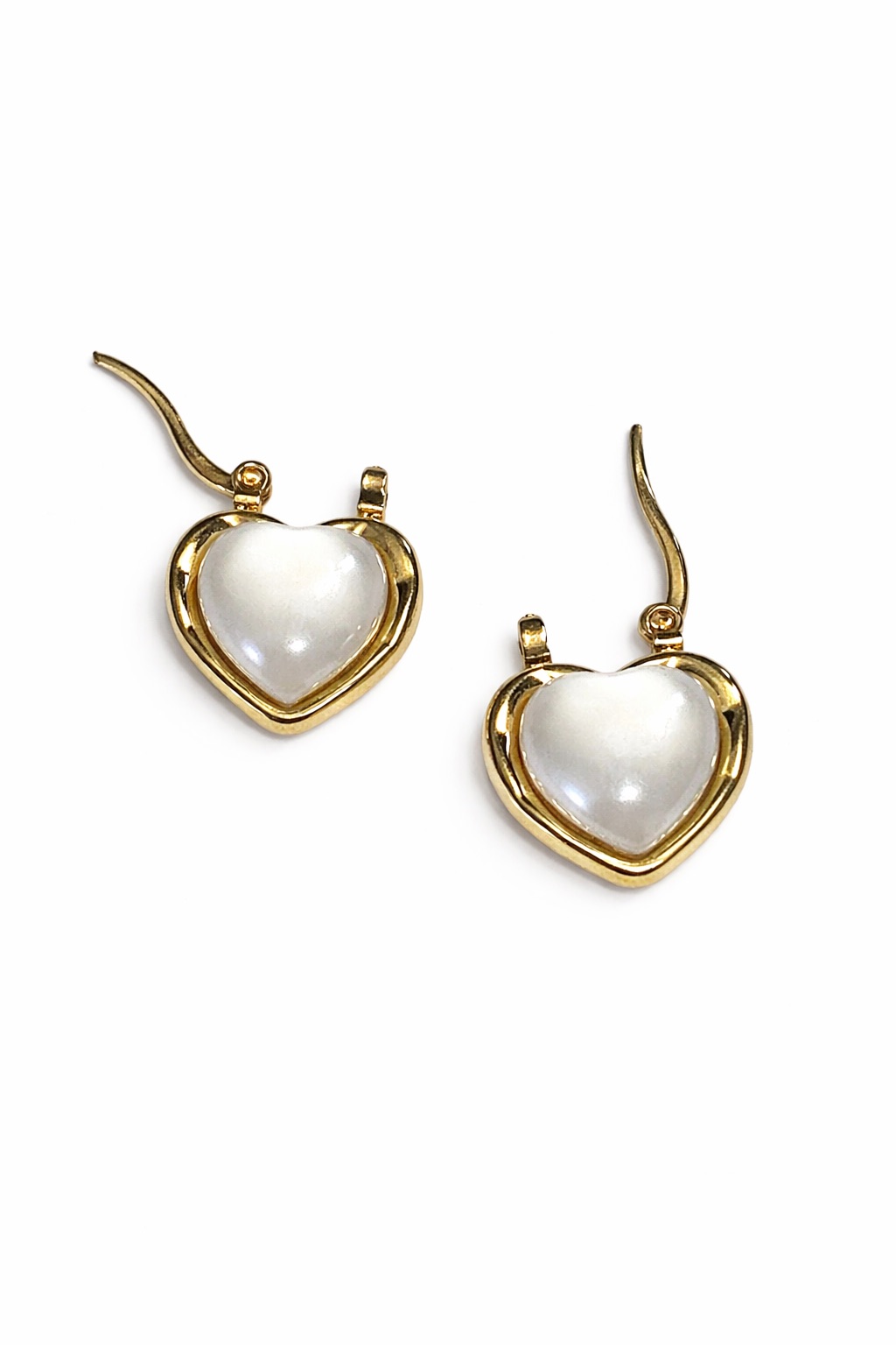 Altın Renk Çelik Kalp Detaylı Küpe