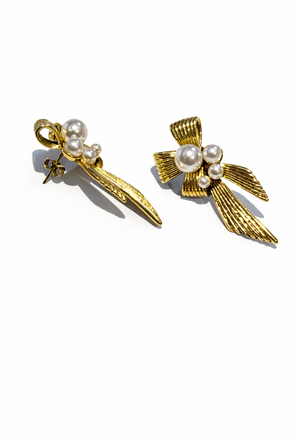 Altın Renk İnci Taşlı Fiyonk Model Çelik Küpe