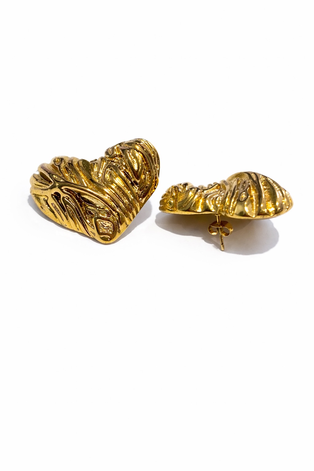 Altın Renk Kabartmalı Kalp Model Çelik Küpe