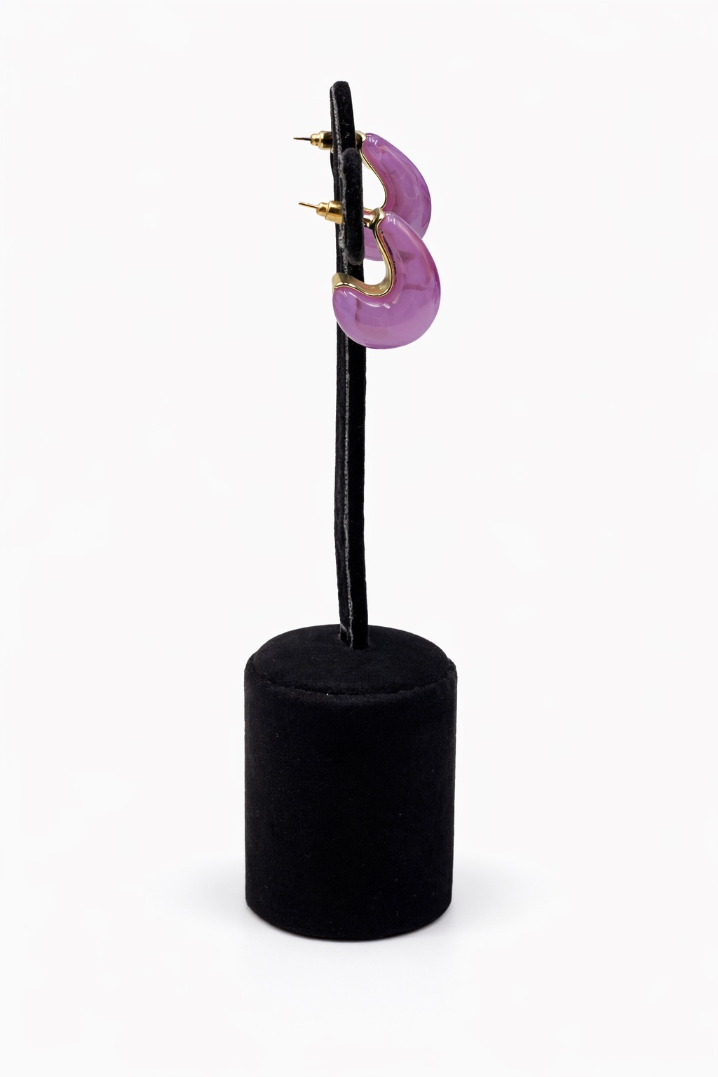 Altın Renk Lak Kaplama Kıvrımlı Akrilik Küpe Altın Renk Lak Kaplama Kıvrımlı Akrilik Küpe