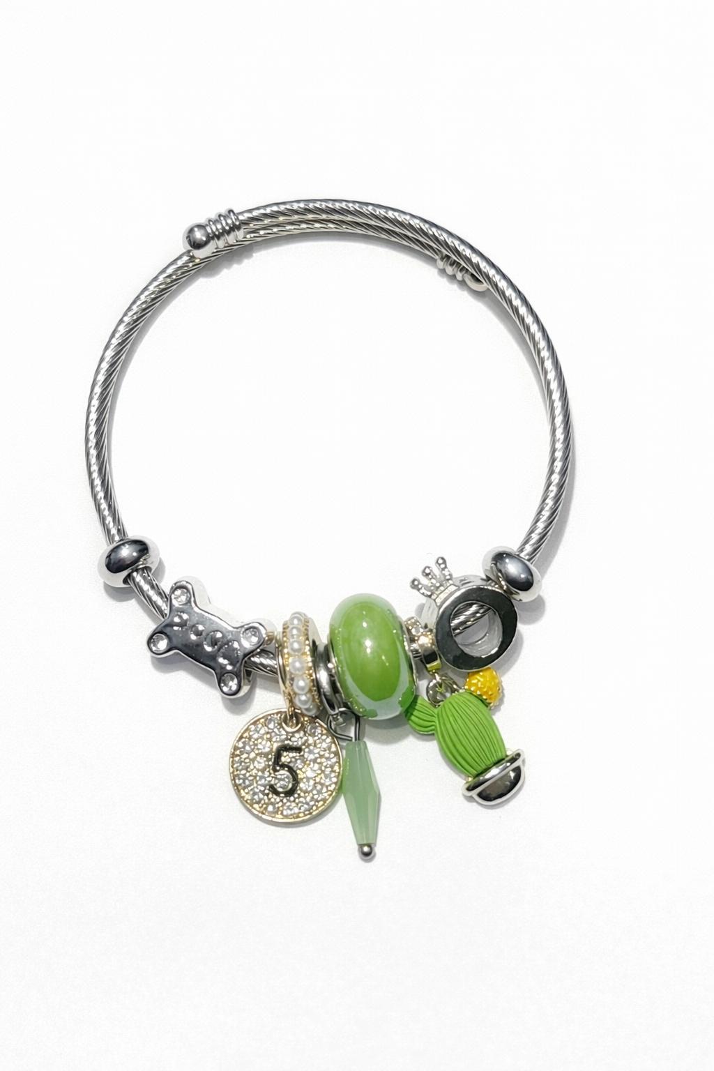 Yeşil Boncuklu Kaktüs ve Kemik Figürlü Gümüş Renk Çelik Charm Bileklik Yeşil Boncuklu Kaktüs ve Kemik Figürlü Gümüş Renk Çelik Charm Bileklik