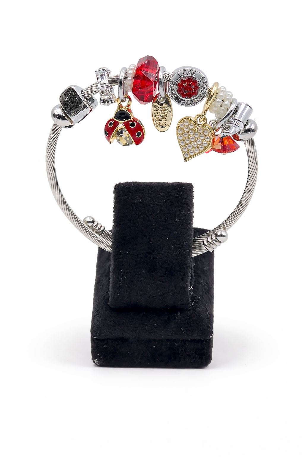 Uğur Böceği ve Kalp Figürlü Kırmızı Taş Detaylı Gümüş Renk Çelik Charm Bileklik Uğur Böceği ve Kalp Figürlü Kırmızı Taş Detaylı Gümüş Renk Çelik Charm Bileklik