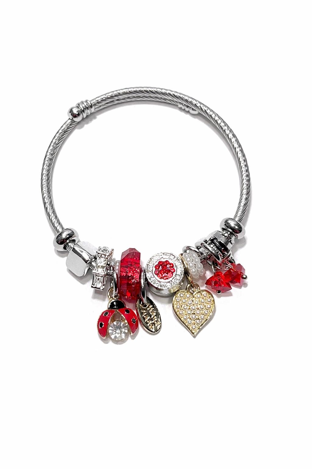 Uğur Böceği ve Kalp Figürlü Kırmızı Taş Detaylı Gümüş Renk Çelik Charm Bileklik Uğur Böceği ve Kalp Figürlü Kırmızı Taş Detaylı Gümüş Renk Çelik Charm Bileklik