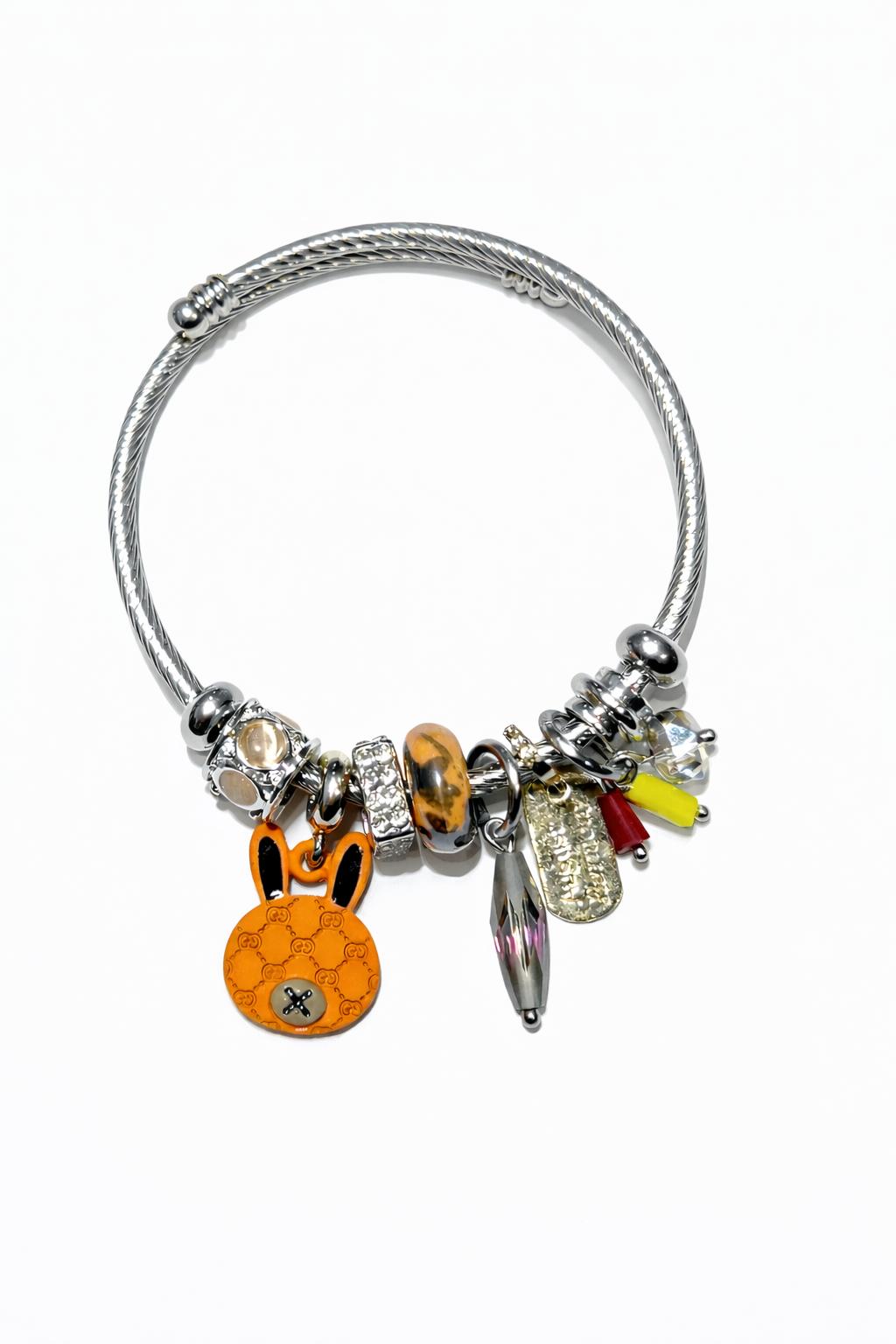 Turuncu Tavşan Figürlü Çok Renkli Taş Detaylı Gümüş Renk Çelik Charm Bileklik