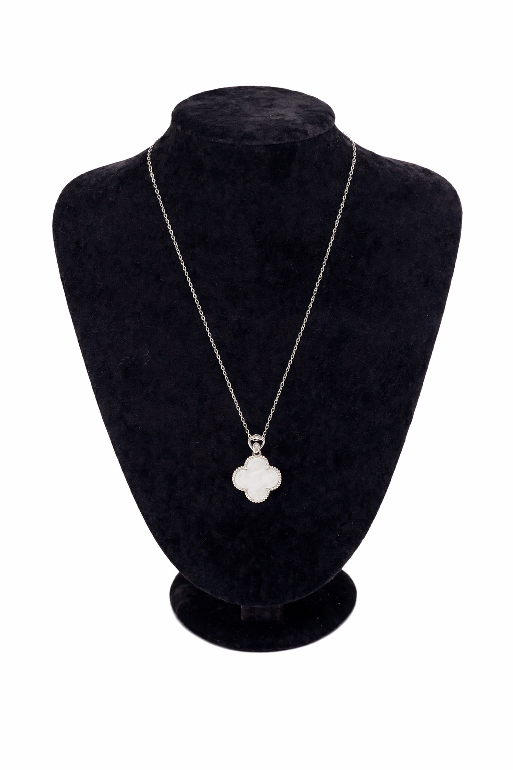 Beyaz Taş Detaylı Gümüş Renk Çelik Yonca Kolye Beyaz Taş Detaylı Gümüş Renk Çelik Yonca Kolye