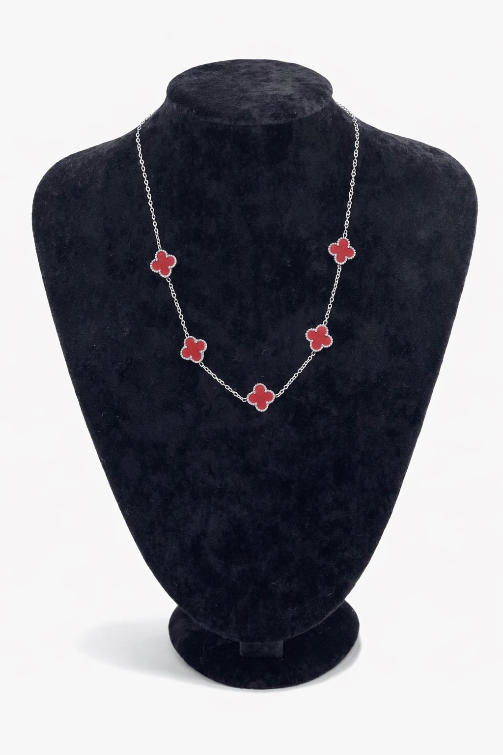 Kırmızı Taş Detaylı Gümüş Renk Yonca Figürlü Çelik Kolye