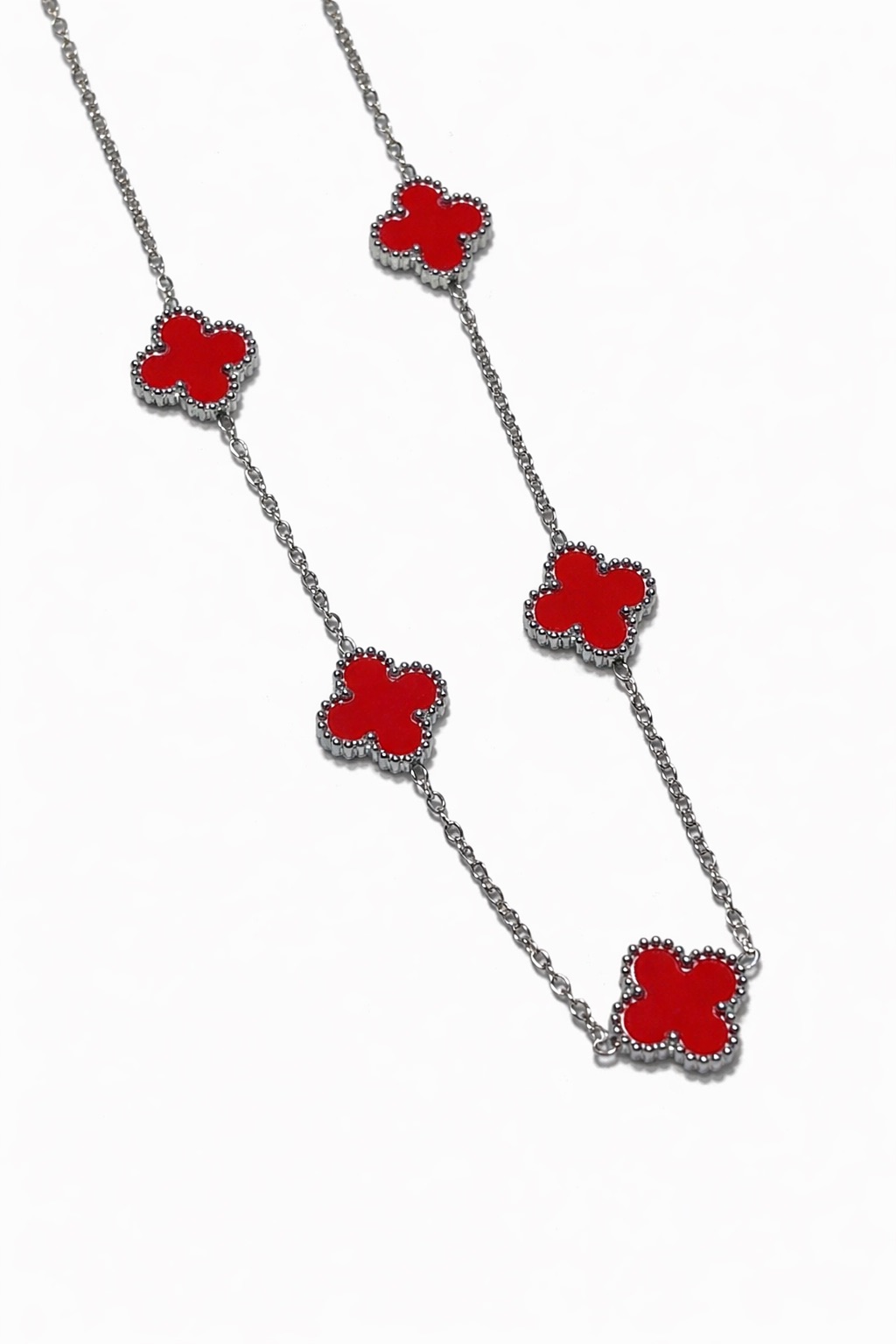 Kırmızı Taş Detaylı Gümüş Renk Yonca Figürlü Çelik Kolye