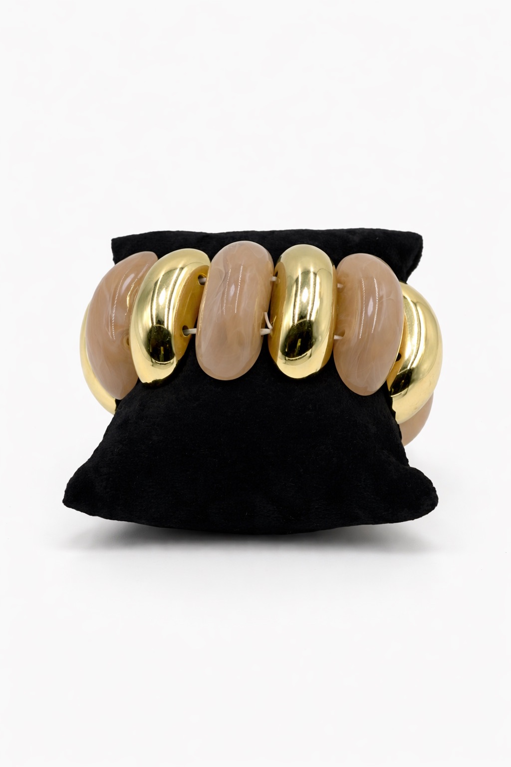 Altın Renk Metal Detaylı Bej Akrilik Bilezik Altın Renk Metal Detaylı Bej Akrilik Bilezik