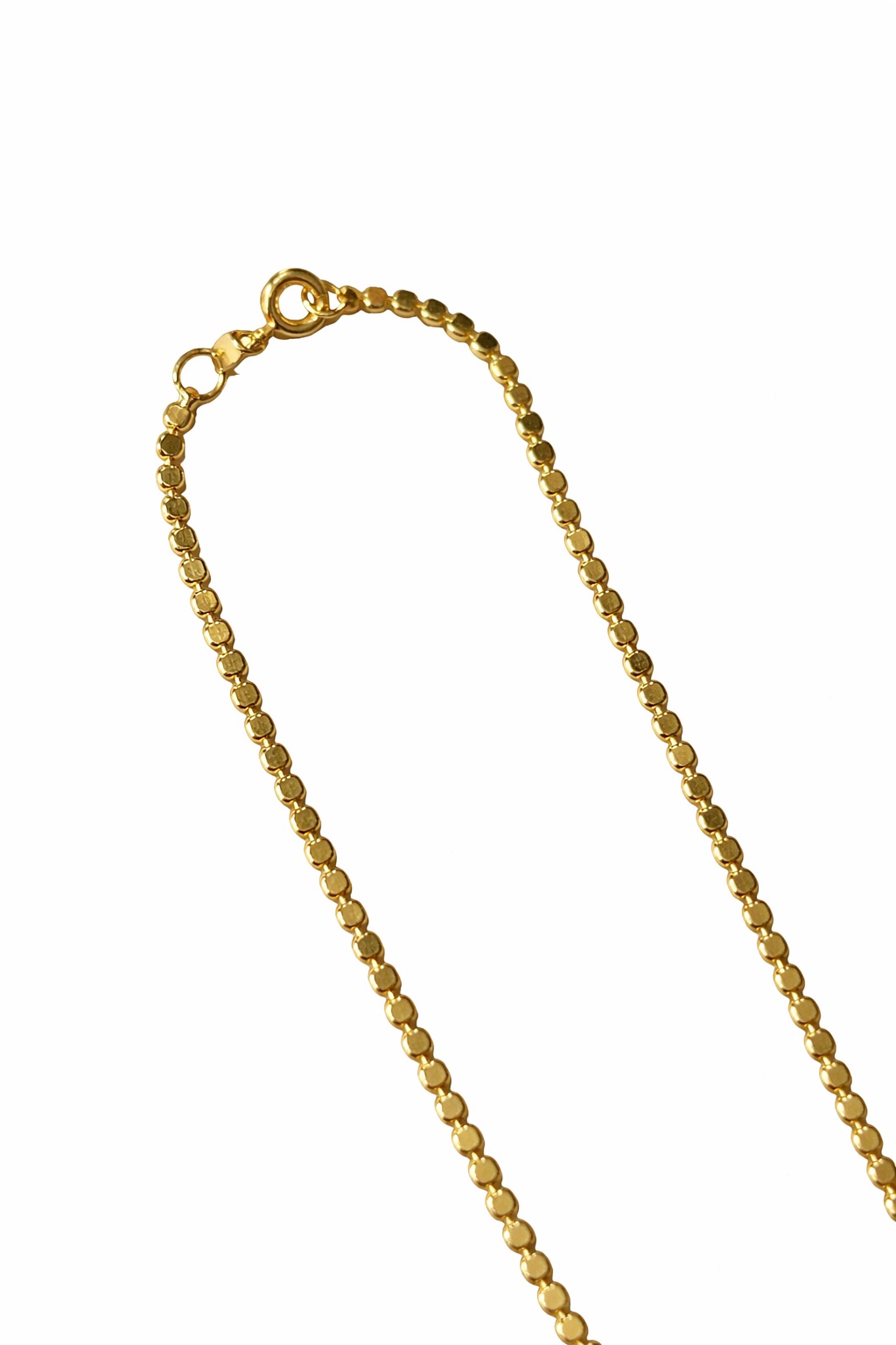 Sedef ve Zirkon Taş Detaylı Çiçek Figürlü Altın Renk Çelik Kolye Sedef ve Zirkon Taş Detaylı Çiçek Figürlü Altın Renk Çelik Kolye