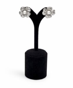 Çiçek Form İnci Detaylı Gümüş Renk Çelik Küpe