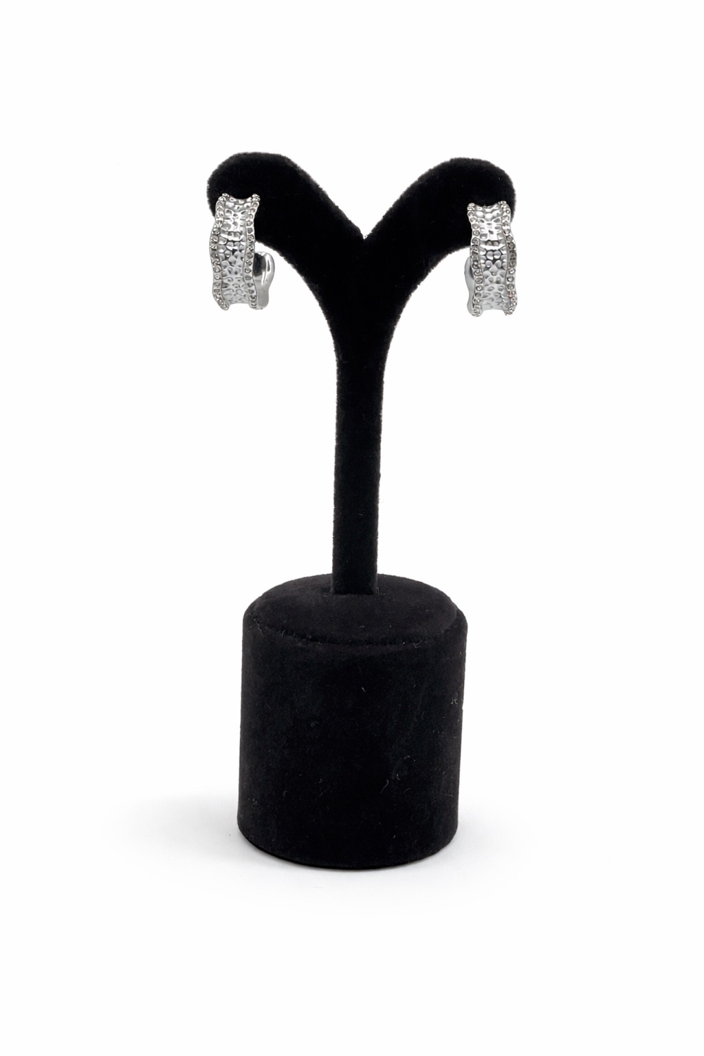 Gümüş Renk Dokulu Kıvrımlı Halka Çelik Küpe