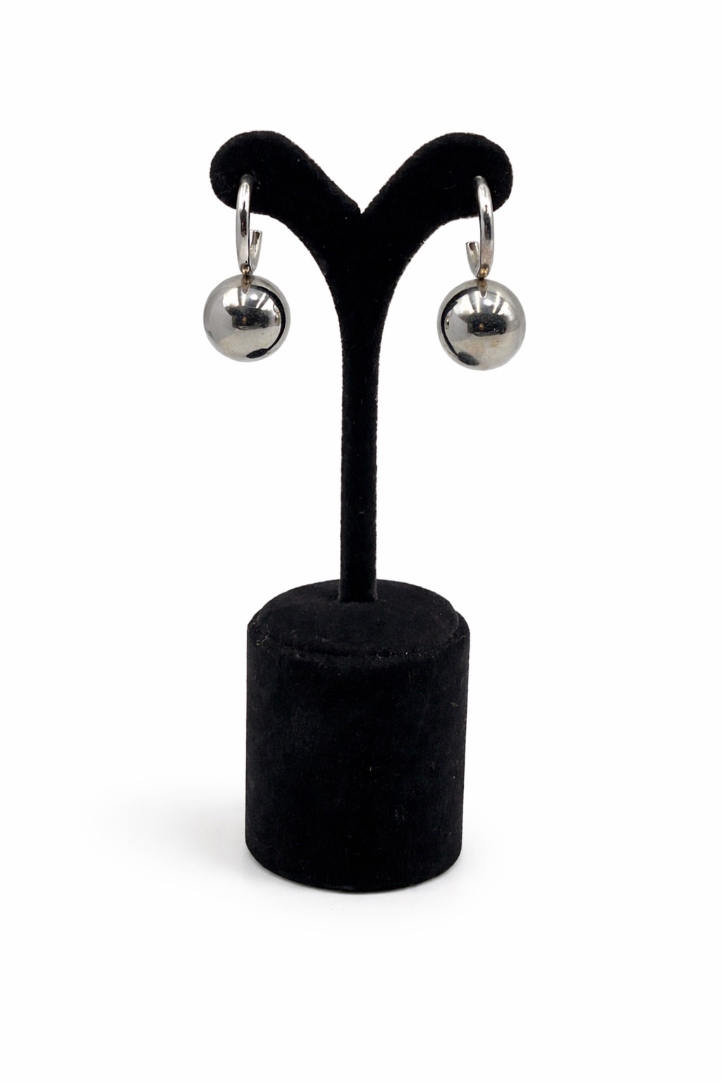 Gümüş Renk Halka Top Detaylı Sallantılı Çelik Küpe