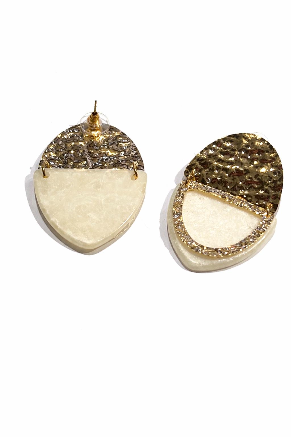 Lak Altın Kaplama Akrilik Detaylı Geometrik Küpe