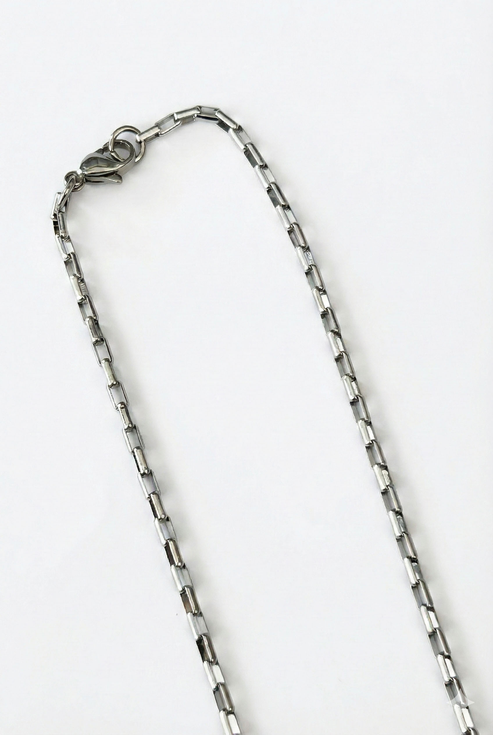 Gümüş Renkli Geniş Halkalı Örgü Model Zincir Kolye