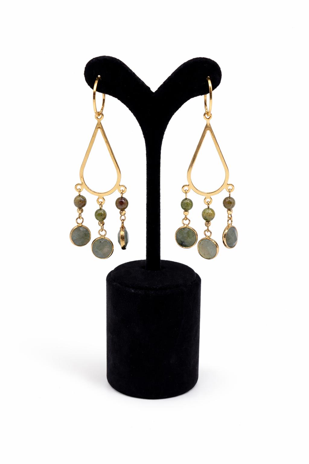 Altın Kaplama Yeşim Doğal Taşlı Damla Formlu Sallantılı Küpe Altın Kaplama Yeşim Doğal Taşlı Damla Formlu Sallantılı Küpe