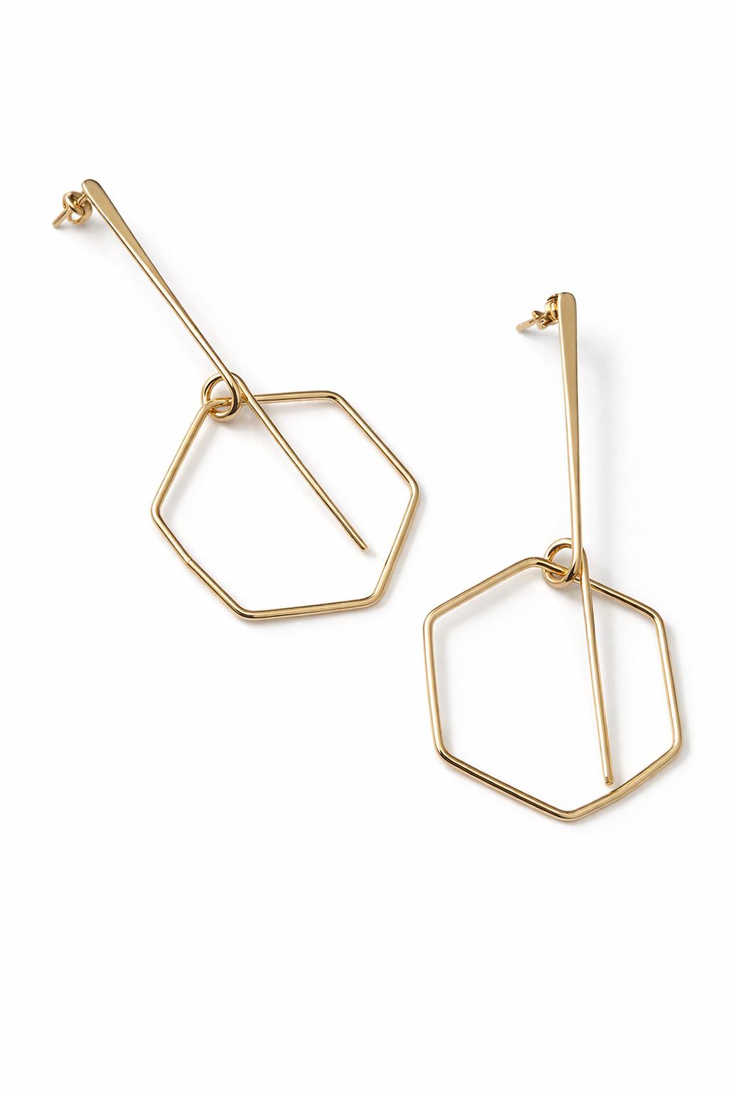 Lak Kaplama Altın Altıgen Formlu Geometrik Sallantılı Küpe