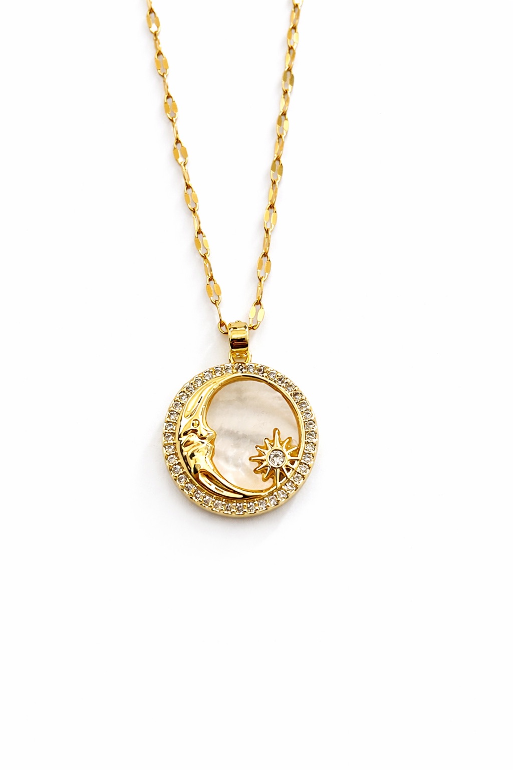 Sedef Detaylı Yuvarlak Madalyon Altın Renk Çelik Kolye Sedef Detaylı Yuvarlak Madalyon Altın Renk Çelik Kolye