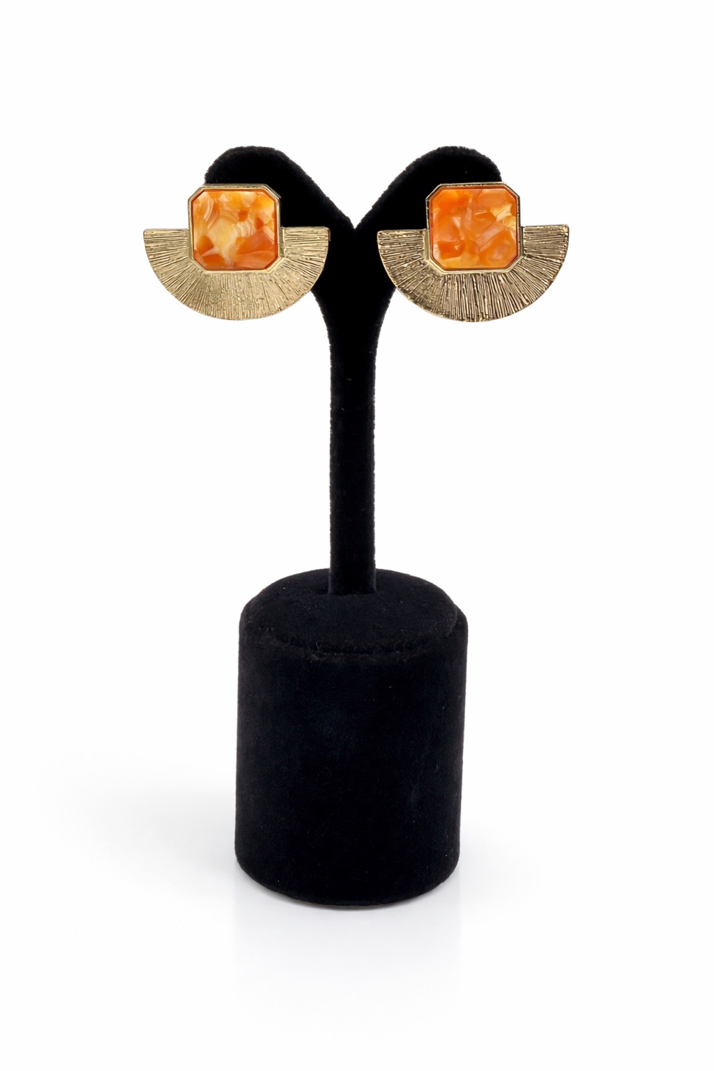 Lak Kaplama Akrilik Taşlı Yarım Ay Formlu Küpe