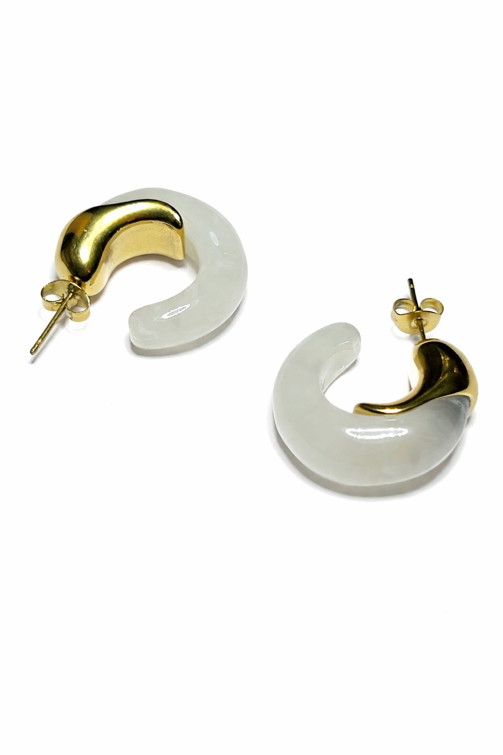 Lak Kaplama Akrilik Yarım Halka Küpe