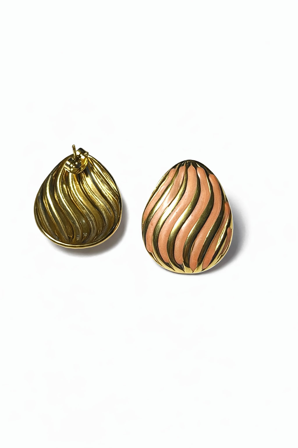 Altın Renk Dalga Desenli Çelik Küpe