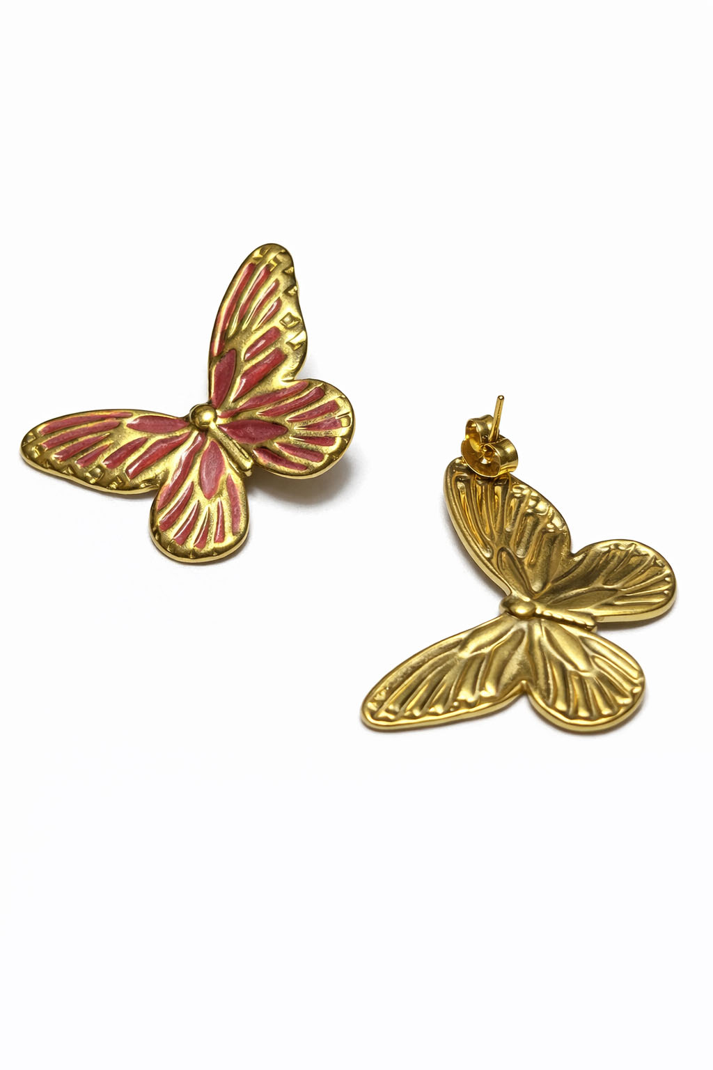 Kelebek Figürlü Mine Detaylı Altın Renk Lak Kaplama Küpe