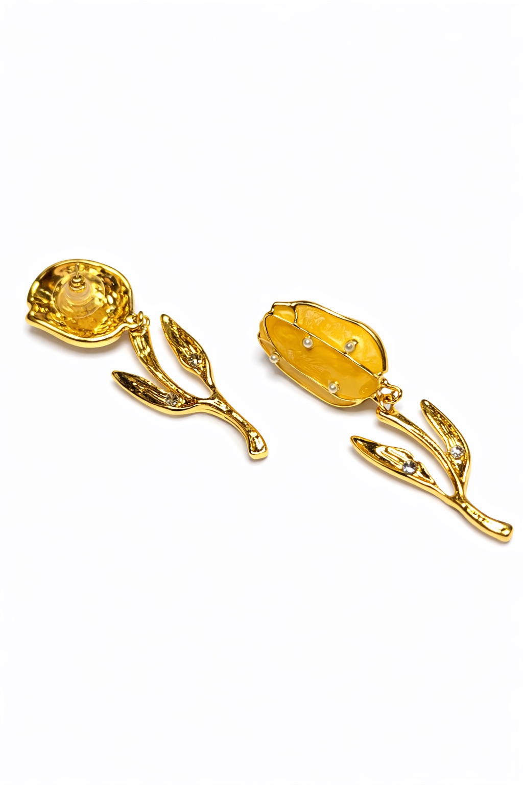 Yaprak Detaylı Lak Kaplama Mineli Çiçek Küpe