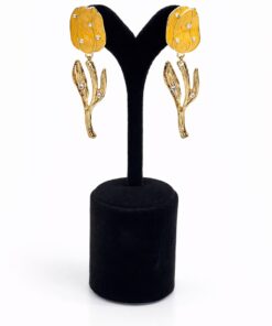 Yaprak Detaylı Lak Kaplama Mineli Çiçek Küpe