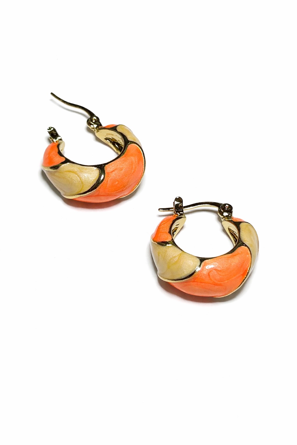 Lak Kaplama Mineli Halka Kadın Küpe