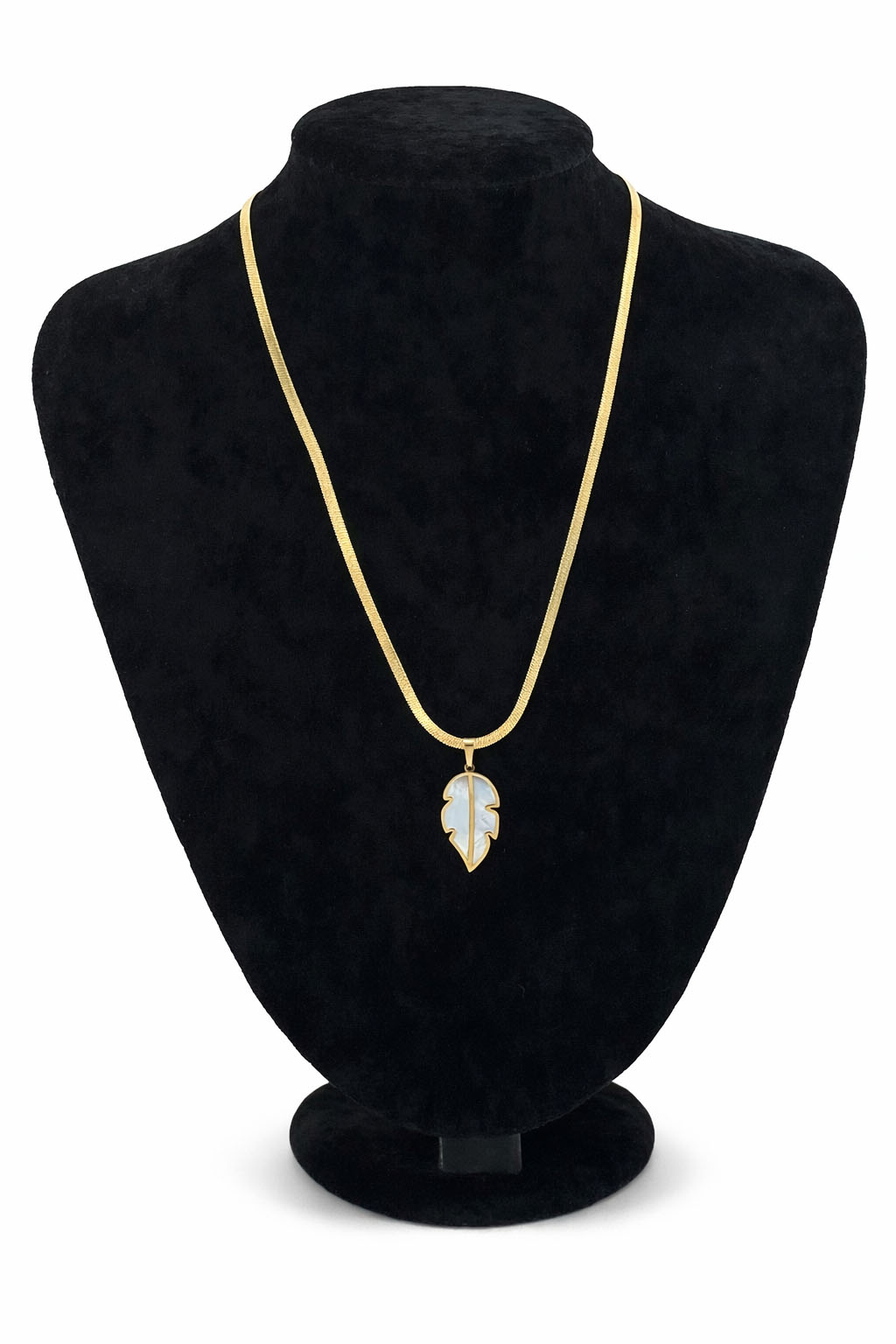 Yaprak Figürlü Sedef Detaylı Altın Renk Çelik Kolye