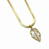 Yaprak Figürlü Sedef Detaylı Altın Renk Çelik Kolye