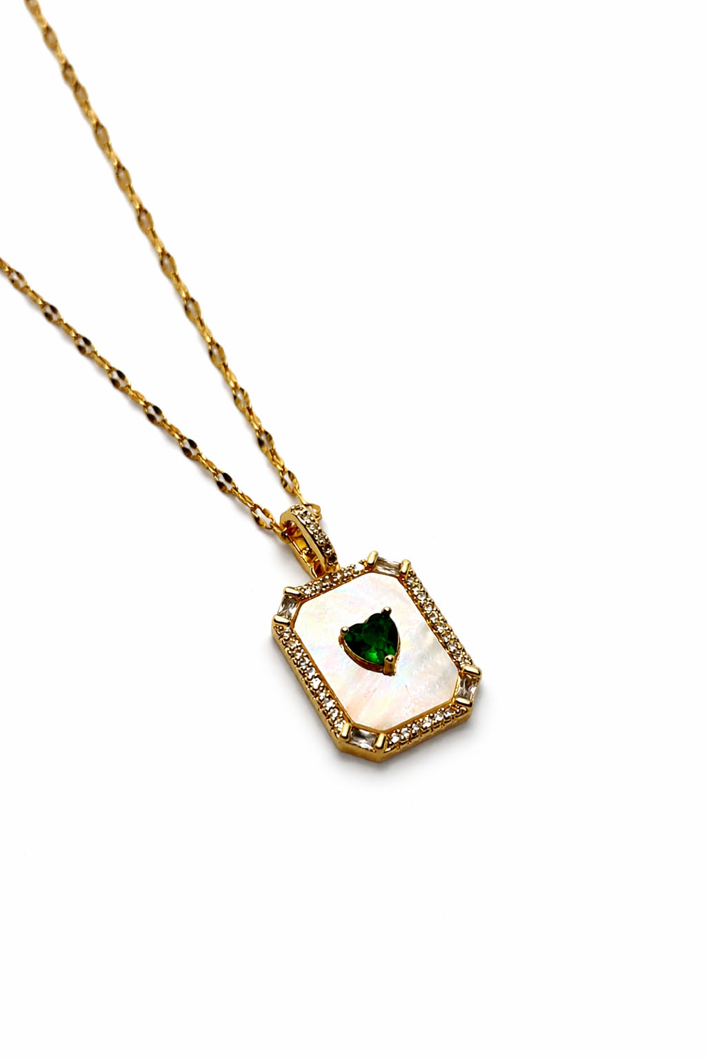 Sedef Zeminli Kalp Yeşil Zirkon Taşlı Altın Renk Çelik Kolye