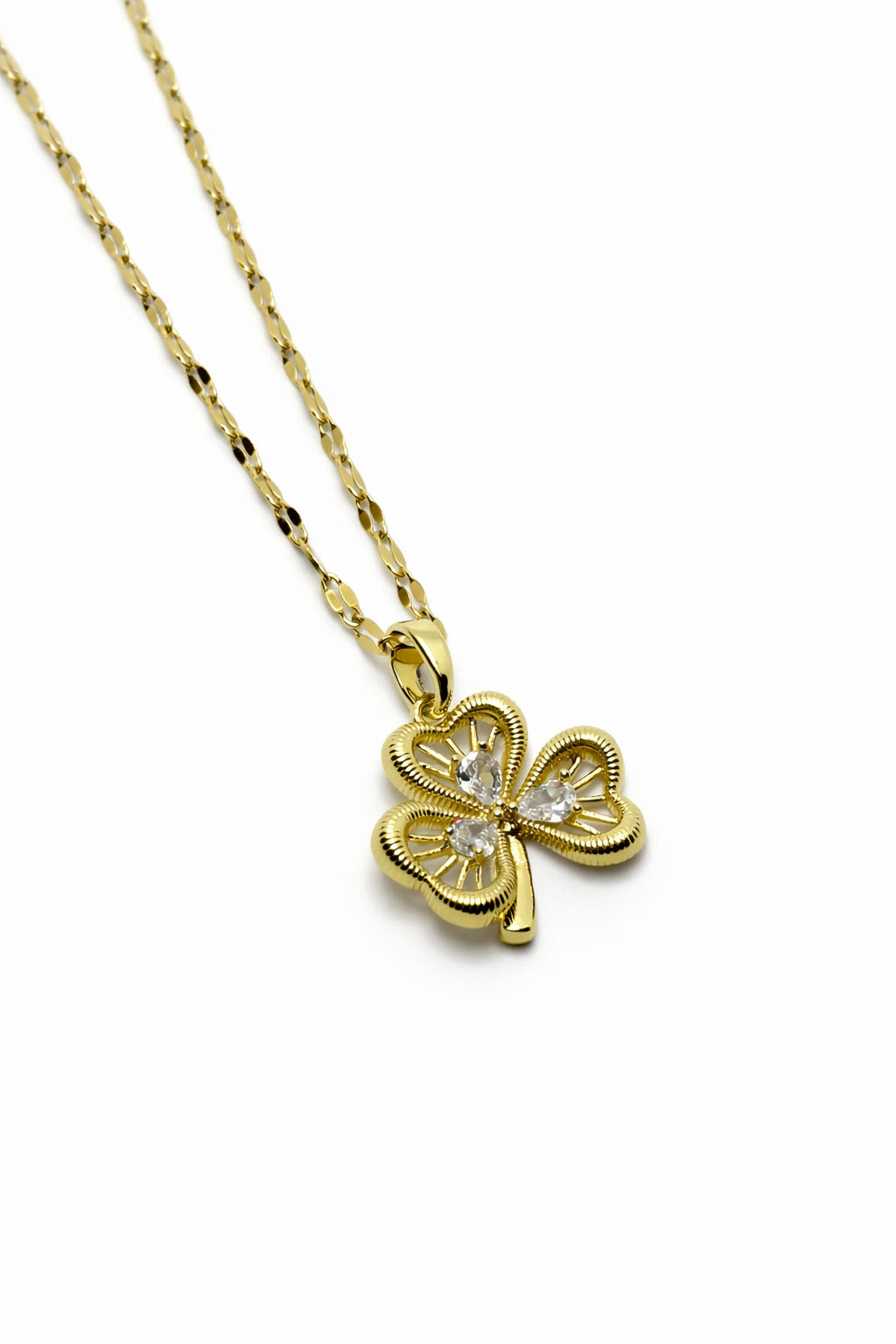 Yonca Figürlü Zirkon Taşlı Altın Renk Çelik Kolye